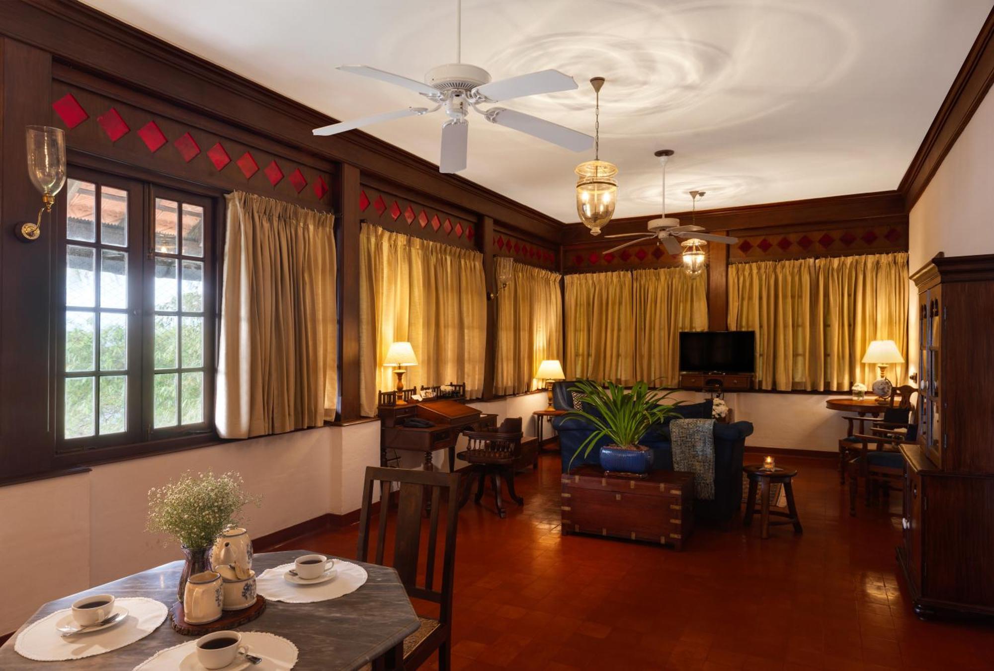 Brunton Boatyard - A Cgh Earth Experience Hotel Kochi Exterior photo