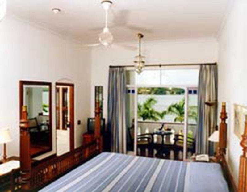 Brunton Boatyard - A Cgh Earth Experience Hotel Kochi Exterior photo